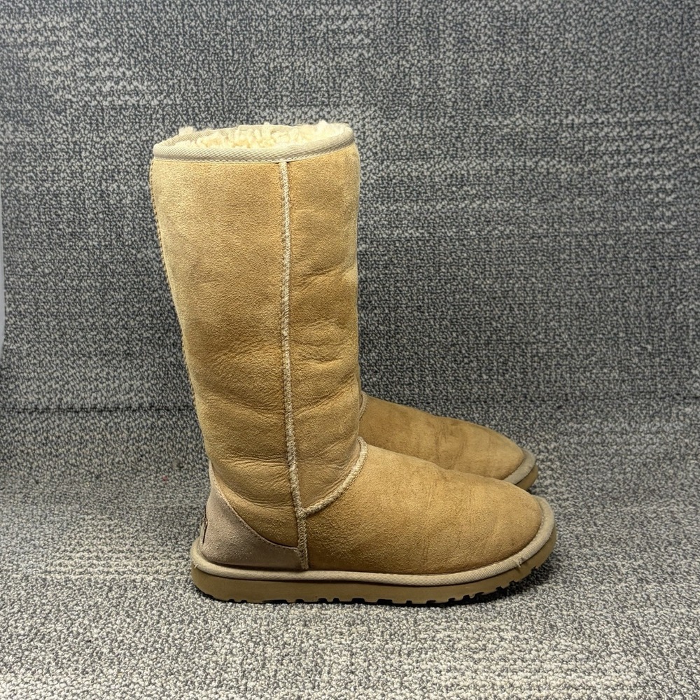UGG Australia Classic Tall 5815 Women's Size 6 Chestnut Suede Sheepskin Boots